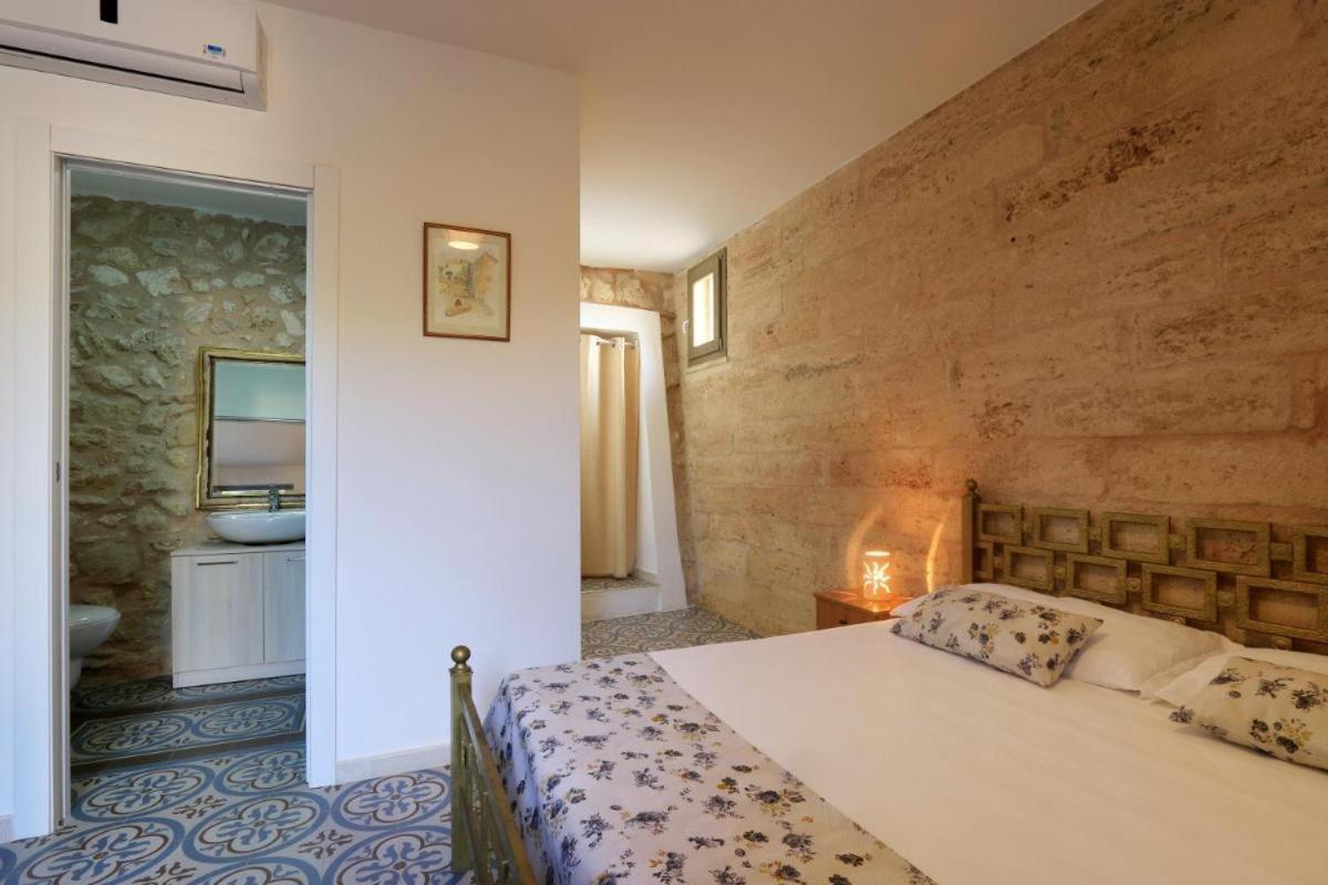 Agriturismo Allu Ruvezzu Bed and Breakfast Torre Mozza Exterior foto